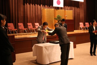 真：JAEA茅野氏受賞場面IMG_5415