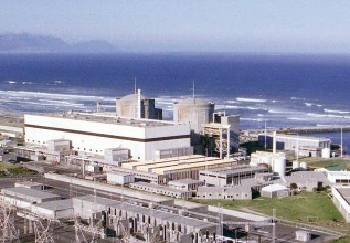 南アで唯一稼働するクバーグ原子力発電所の２基