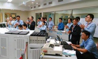 福清2号機の初臨界を祝う発電所スタッフ達©CNNC