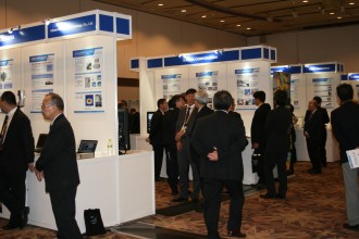 技術展示会も行われ多くの人が訪れた