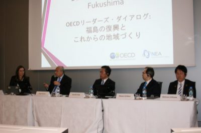 (L to R) Lamia Kamal-Chaoui, Director for Entrepreneurship, SMEs, Regions and Cities (moderator), OECD Secretary-General Gurría, Hirono Mayor Satoshi Endo, Fukushima Governor Masao Uchibori, and METI Parliamentary Vice-Minister Masaaki Ishikawa