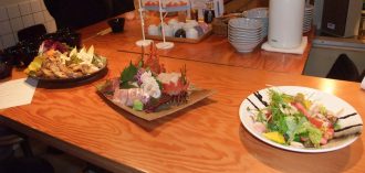 The seafood izakaya Sancha Mare (Tokyo) serves dishes made from fish and shellfish sent directly from they were caught in Fukushima.